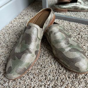 Camo mules